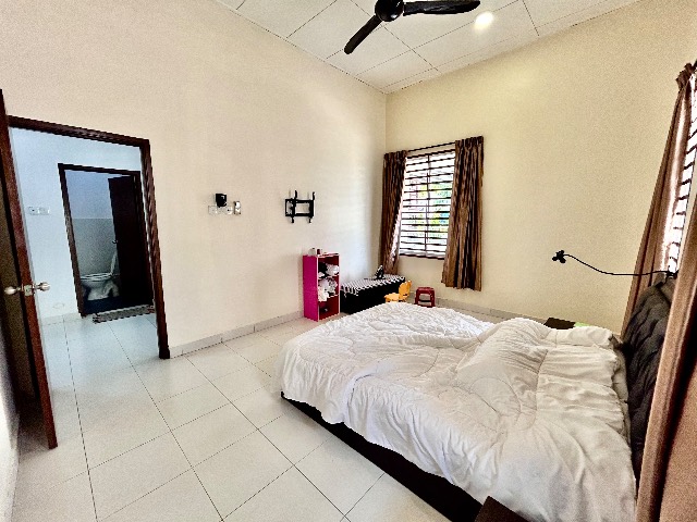 Kota Masai - Single Storey Cluster with 10ft Side Land / Well Maintained / Gated & Guarded - Thumbnail 5