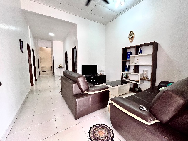 Kota Masai - Single Storey Cluster with 10ft Side Land / Well Maintained / Gated & Guarded - Thumbnail 2