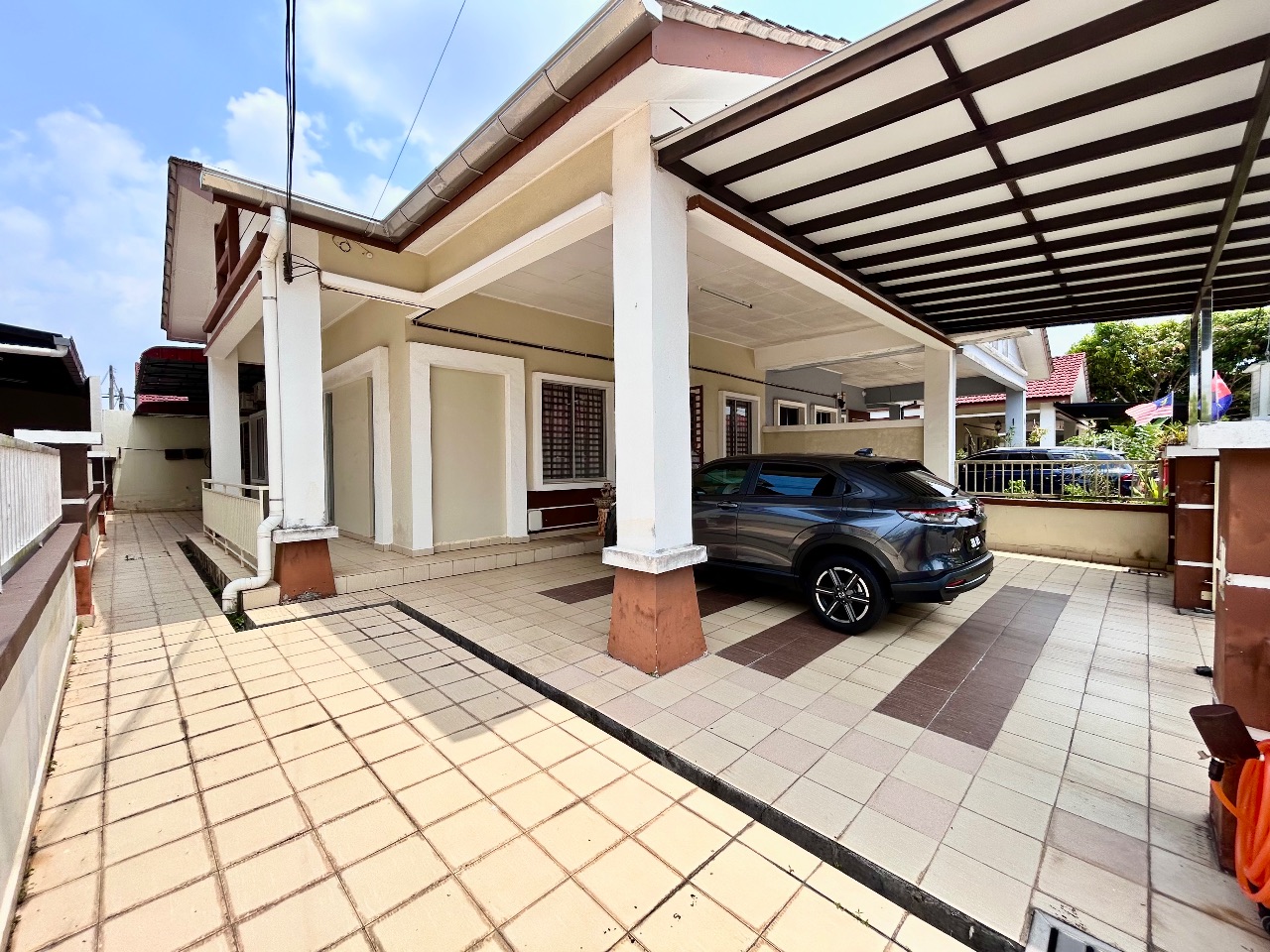 Kota Masai - Single Storey Cluster with 10ft Side Land / Well Maintained / Gated & Guarded - Photo 1