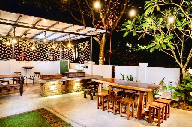 Bukit Indah - Double Storey Terrace / Corner Lot with Extra Land / Fully Renovated & Extended - Thumbnail 2