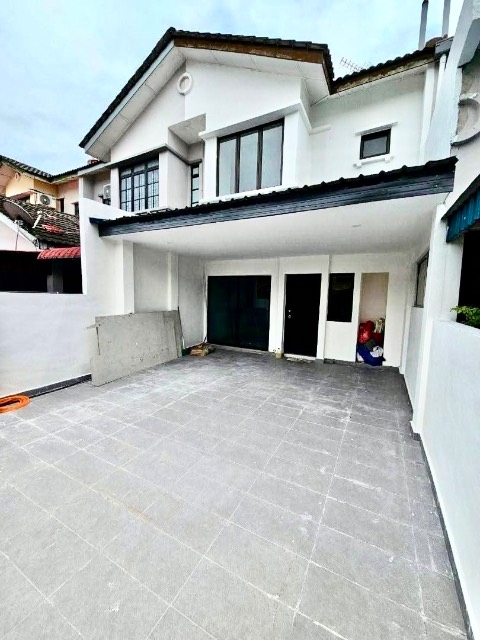 Bukit Indah - Double Storey Terrace / Fully Renovated Unit / Nearby AEON Mall & Tuas