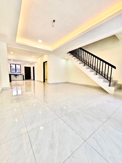 Bukit Indah - Double Storey Terrace / Fully Renovated Unit / Nearby AEON Mall & Tuas - Thumbnail 3