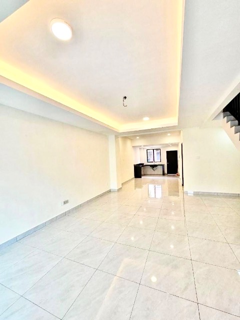 Bukit Indah - Double Storey Terrace / Fully Renovated Unit / Nearby AEON Mall & Tuas - Thumbnail 9