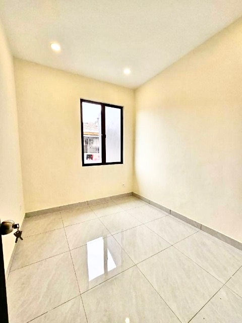 Bukit Indah - Double Storey Terrace / Fully Renovated Unit / Nearby AEON Mall & Tuas - Thumbnail 7