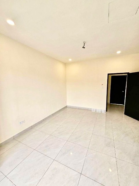 Bukit Indah - Double Storey Terrace / Fully Renovated Unit / Nearby AEON Mall & Tuas - Thumbnail 8