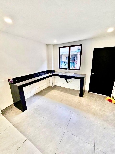 Bukit Indah - Double Storey Terrace / Fully Renovated Unit / Nearby AEON Mall & Tuas - Thumbnail 12