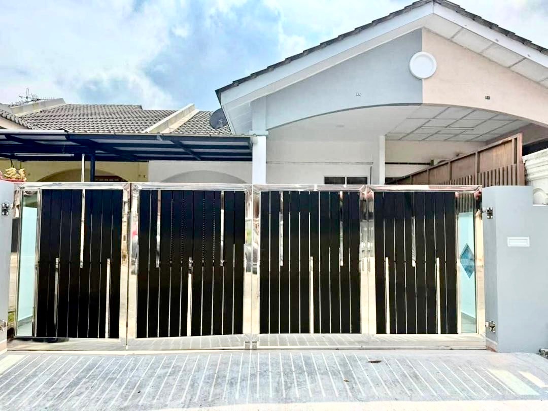 Bukit Indah - Single Storey Terrace / Renovated & Extended / 5 mins to Tuas Highway - Photo 1
