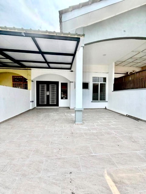 Bukit Indah - Single Storey Terrace / Renovated & Extended / 5 mins to Tuas Highway - Thumbnail 2