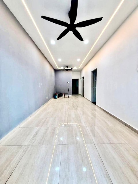 Bukit Indah - Single Storey Terrace / Renovated & Extended / 5 mins to Tuas Highway - Thumbnail 5