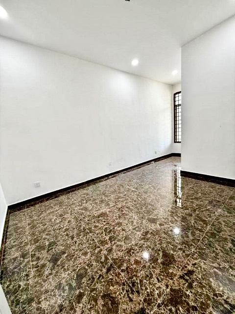 Bukit Indah - Single Storey Terrace / Renovated & Extended / 5 mins to Tuas Highway - Thumbnail 7