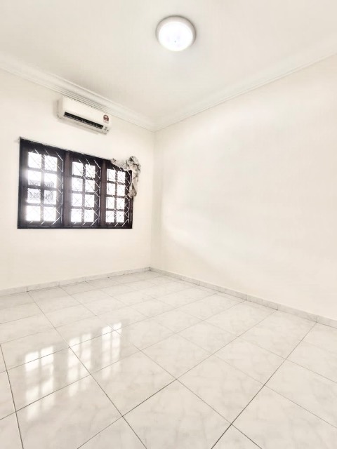 Tun Aminah - Single Storey Terrace / Simple Renovation with Kitchen Extended - Thumbnail 2