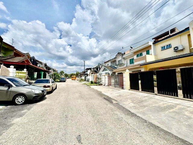 Desa Harmoni (Molek) - Double Storey Terrace / Corner Lot with Bigger Land / Renovated in Good Condition - Thumbnail 16