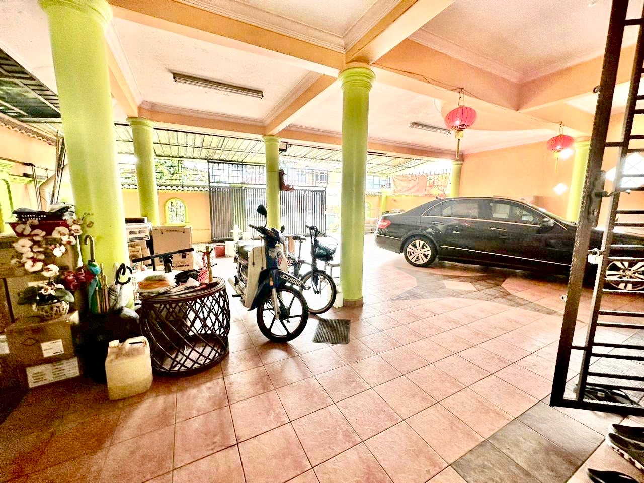 Taman Pelangi - Double Storey Terrace / Corner Lot with Extra Land / 10mins to CIQ - Photo 1