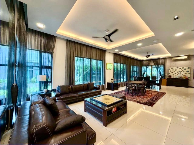 Iskandar Puteri (East Ledang) - Double Storey Semi Detached / Renovated & Well Maintained / Gated & Guarded