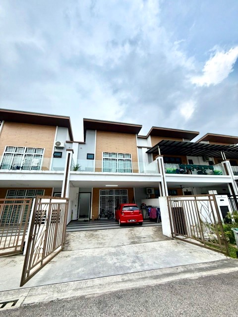 Bandar Cemerlang - Double Storey Terrace House / Original Unit / Gated & Guarded - Thumbnail 1