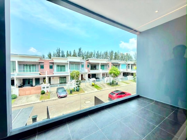 Horizon Hills - Double Storey Terrace / Fully Extended Spacious Layout / Gated & Guarded - Thumbnail 5
