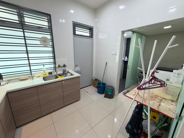 Mount Austin (LA Garden) - Double Storey Terrace / Basic Renovation in Good Condition / Walking distance to Austin Crest Shoplots - Thumbnail 12