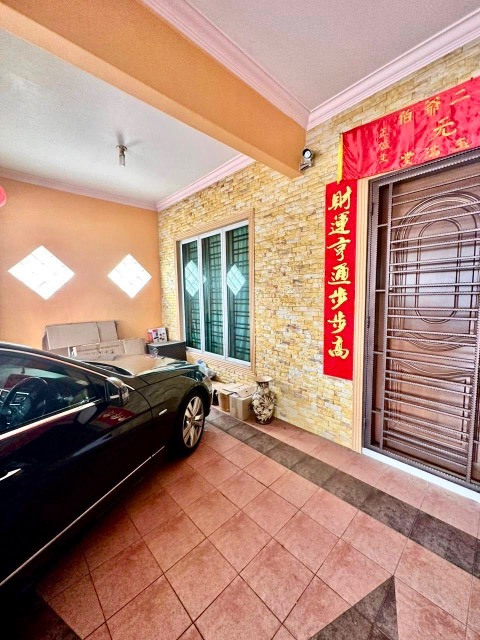 Taman Pelangi - Double Storey Terrace / Corner Lot with Extra Land / 10mins to CIQ - Thumbnail 3