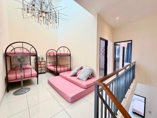 Mount Austin (Glenmarie) - Double Storey Terrace / Larger Type AirBnb Style / Gated & Guarded - Thumbnail 8