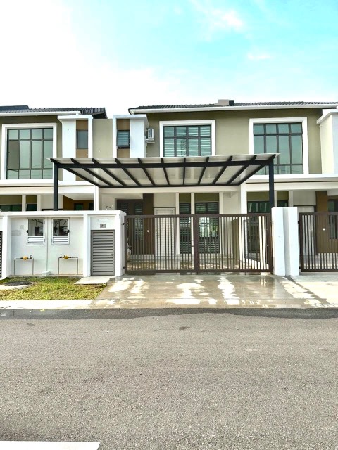 Bandar Uda Utama (Areca) - Double Storey Terrace / Basic Renovation / Gated & Guarded