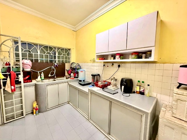 Taman Molek (Desa Harmoni) - Double Storey Terrace / Renovated in Well Condition / Nearby Molek Shops & Highway to Town - Thumbnail 9