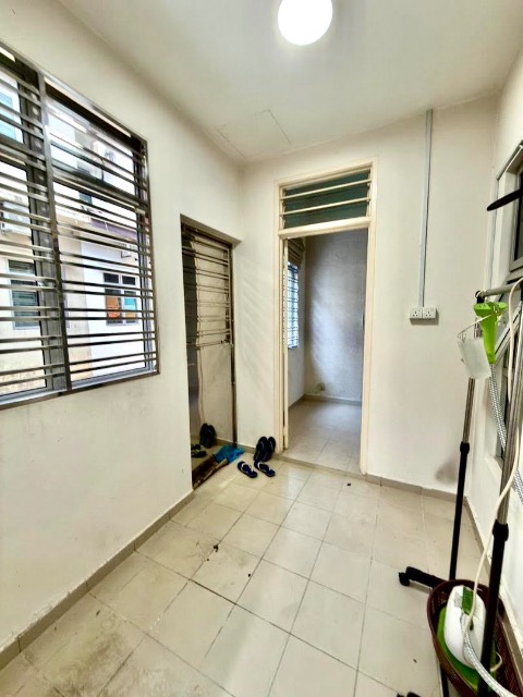 Seri Alam (Bina Park) - Three Storey Terrace / Large Land Area & Built Up / Renovated & Extended - Thumbnail 16
