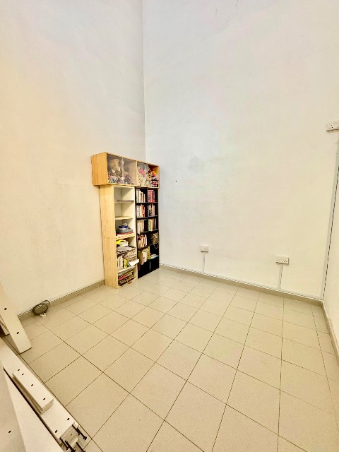Bukit Indah - Single Storey Terrace / Kitchen Extended with MBJB Approval / Nearby AEON Mall & Shoplots - Thumbnail 3