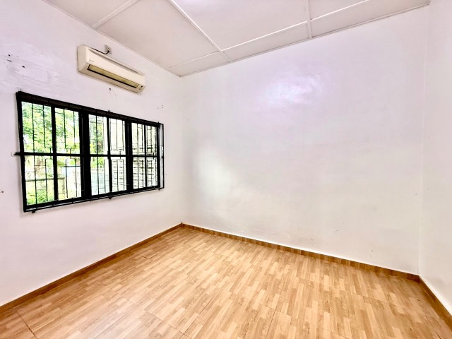 Tun Aminah - Single Storey Terrace / Renovated & Kitchen Extended / Unblock View - Thumbnail 3