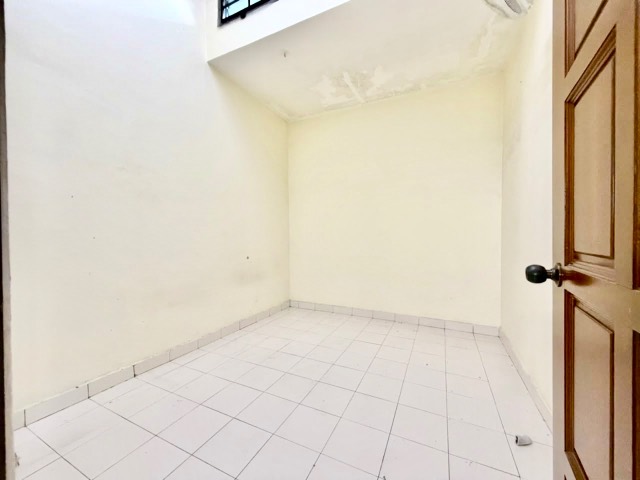 Pelangi Indah - Single Storey Terrace / End Lot with 25ft Side Land / Gated & Guarded - Thumbnail 8