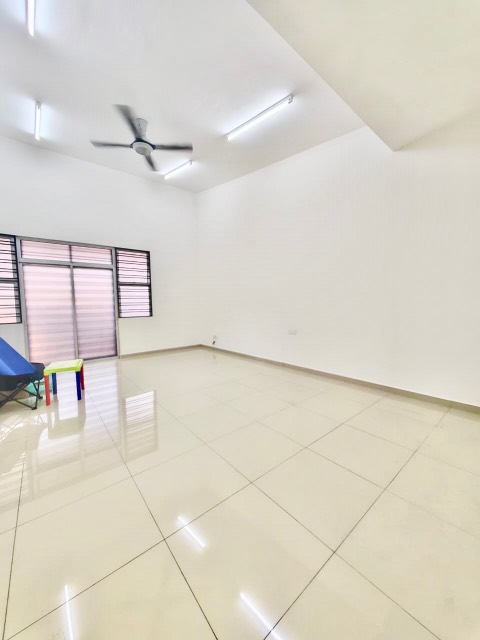 Ehsan Jaya - Double Storey Terrace / Rare Super Long Unit / Extended with MBJB Approval - Thumbnail 4