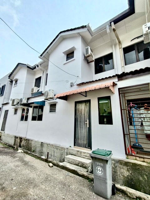 Permas Jaya - Double Storey Terrace / Original Unit / Nearby Highway to SG - Thumbnail 12
