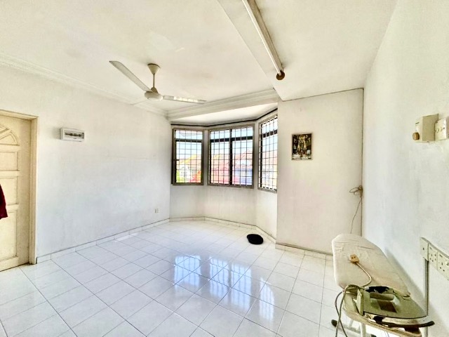 Desa Harmoni (Molek) - Double Storey Terrace / Corner Lot with Bigger Land / Renovated in Good Condition - Thumbnail 7