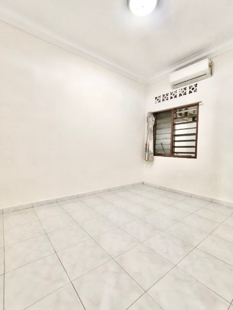 Tun Aminah - Single Storey Terrace / Simple Renovation with Kitchen Extended - Thumbnail 3