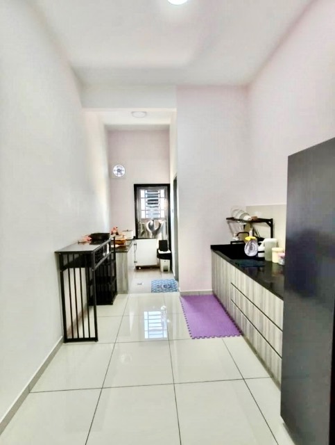 Austin Crest (Ruby) - Double Storey Terrace / Basic Renovation with Furnishings / 3mins to Crest Shoplots - Thumbnail 11