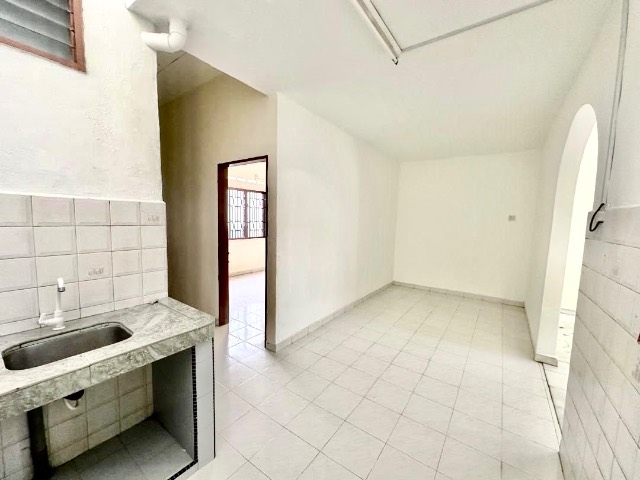 Tun Aminah - Single Storey Terrace / Nearby Shoplots Very Convenient - Thumbnail 5