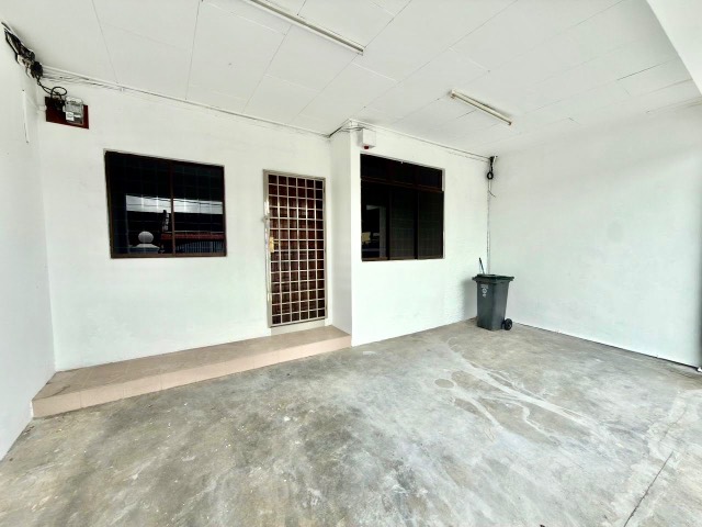 Johor Jaya - Single Storey Terrace / Basic Renovation + Extension / Walking Distance to Shoplot - Thumbnail 1