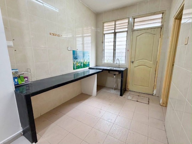 Mount Austin (LA Garden) - Double Storey Terrace / Original Condition / Right Opposite Austin Crest Shoplots - Thumbnail 9