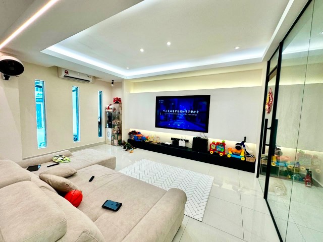 Mutiara Rini - 1.5 Storey Terrace / Fully Renovated Unit / Good Condition - Thumbnail 3