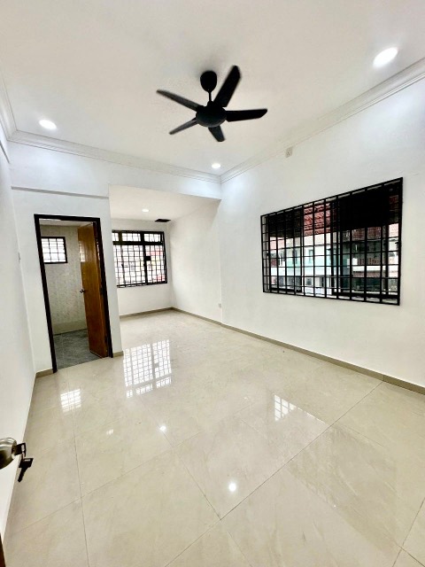 Taman Sri Skudai - Double Storey Terrace Corner Lot / Rare Full Loan Unit / Fully Extended Unit - Thumbnail 8