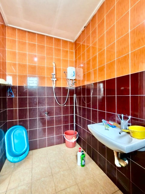 Bukit Indah - Double Storey Terrace / Full Loan Unit / Nearby Tuas & AEON Mall - Thumbnail 9