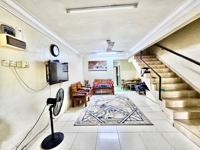 Johor Jaya - Double Storey Low Cost / Fully Renovated Unit / Good Condition