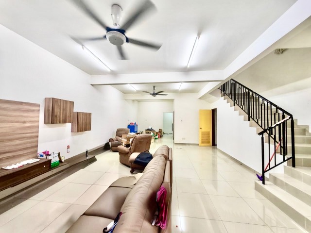 Ehsan Jaya - Double Storey Terrace / Rare Super Long Unit / Extended with MBJB Approval