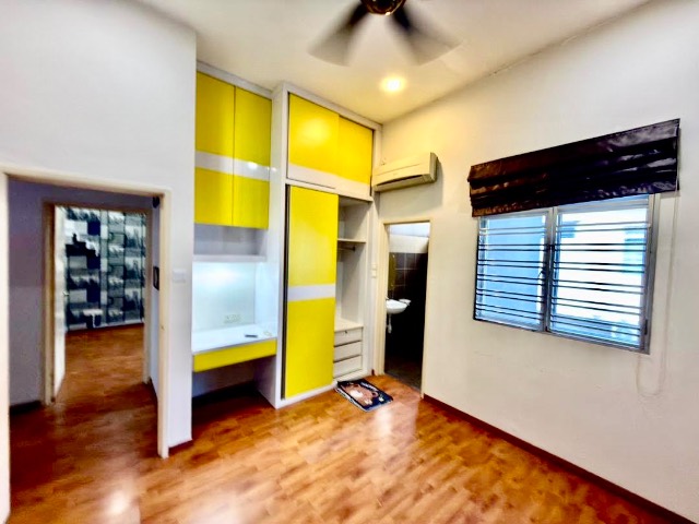 Seri Alam (Bina Park) - Three Storey Terrace / Large Land Area & Built Up / Renovated & Extended - Thumbnail 13