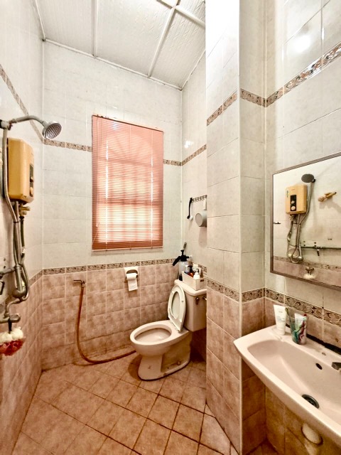 Desa Cemerlang - Double Storey Terrace / Renovated with Kitchen Extended / Gated & Guarded - Thumbnail 9