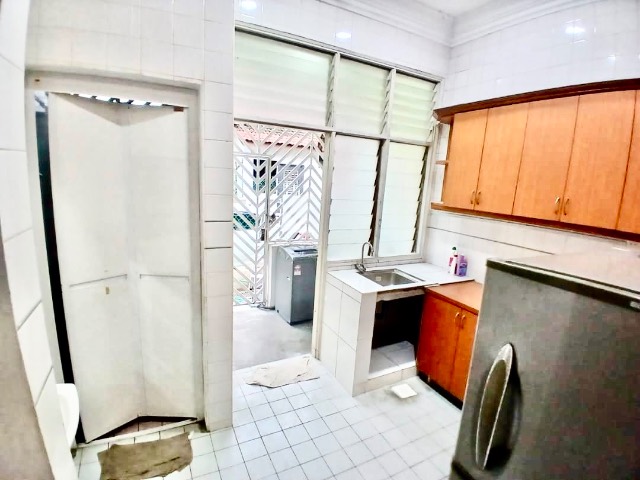 Taman Molek - 1.5 Storey Terrace / Basic Renovation / Matured Area & Nearby Town - Gambar kecil 8