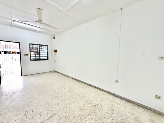 Johor Jaya - Single Storey Terrace / Basic Renovation + Extension / Walking Distance to Shoplot - Thumbnail 2