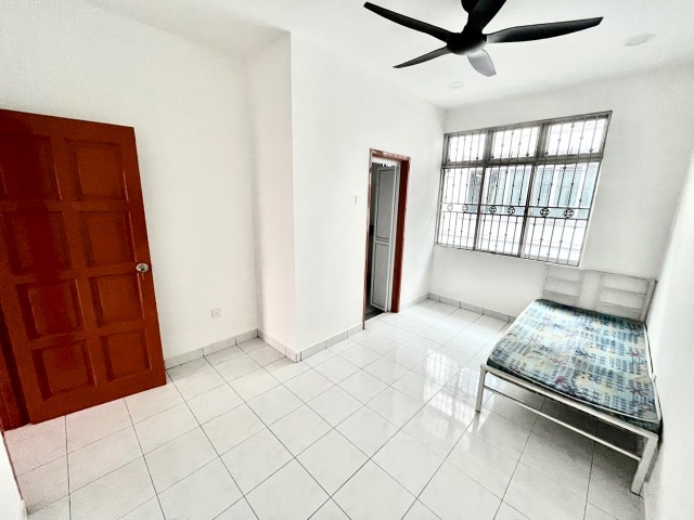 Taman Seri Orkid - Double Storey Terrace / Basic Renovation / nearby Mutiara Rini & Walking distance to Shops - Thumbnail 3