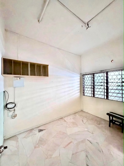 Skudai (Sri Putri) - Double Storey Terrace/ Fully Extended Unit / Good Condition - Thumbnail 9