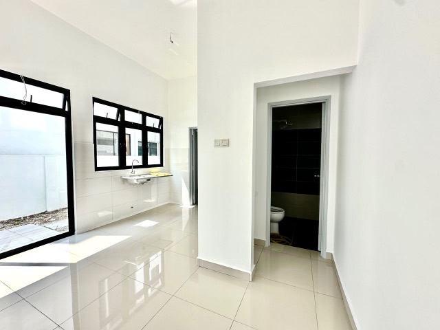 Mutiara Mas (Opal) - Three Storey Cluster / Private Lift in the Unit / Cheapest in the Market - Thumbnail 13