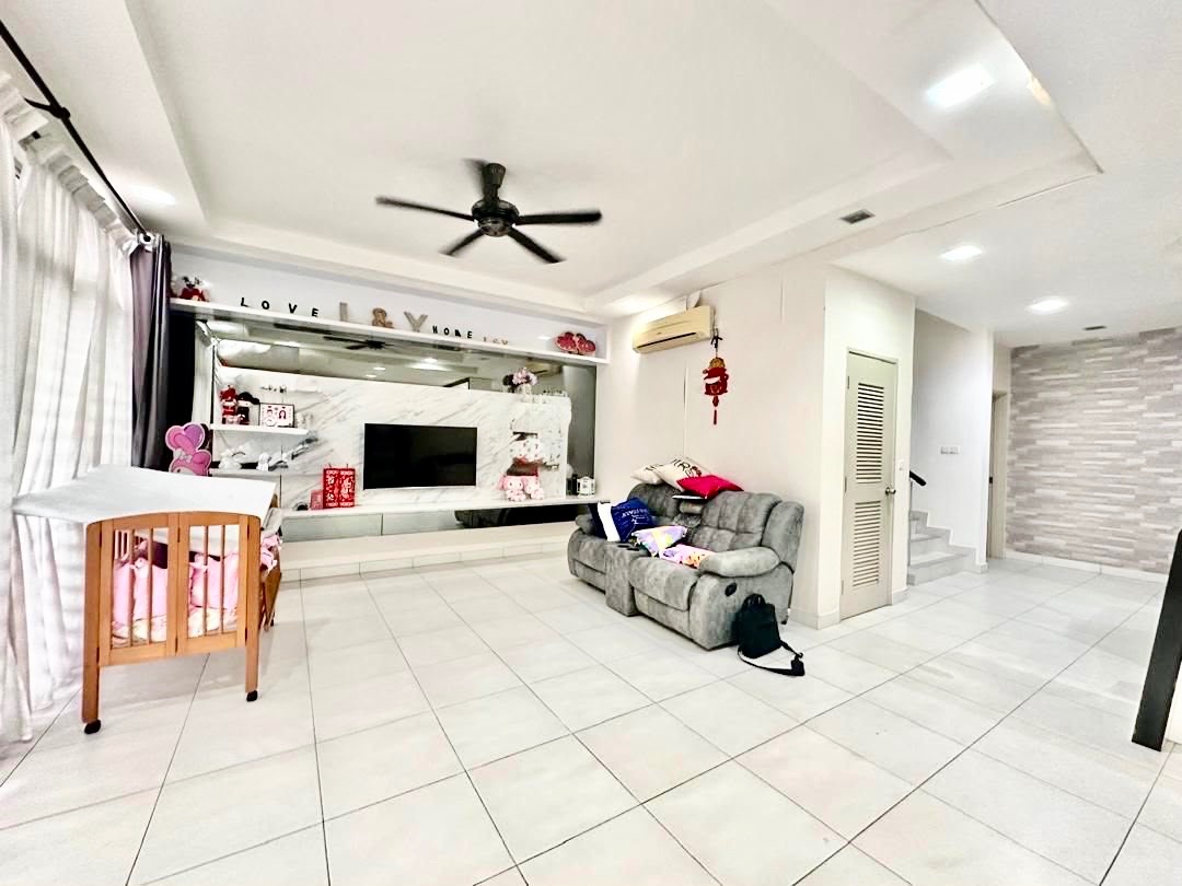 Horizon Hills (Golf East) - Double Storey Terrace / Large Renovated Unit / Nearby TUAS & AEON Mall - Photo 1